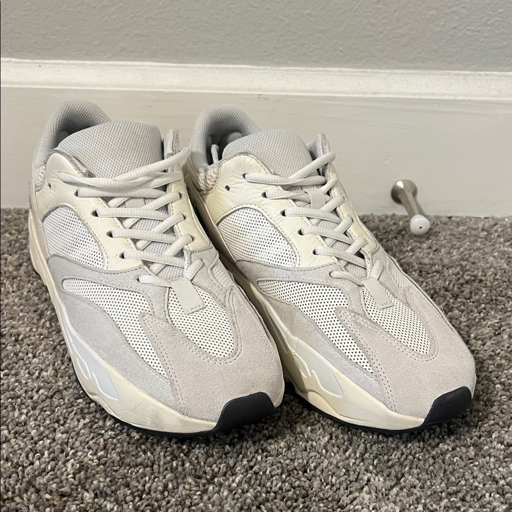 Yeezy Boost 700 Analog Size 11